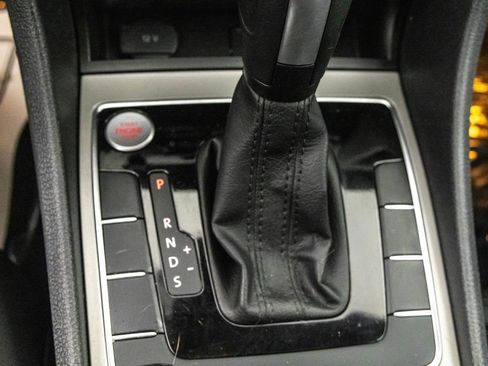 Certified 2022 Volkswagen Passat 2.0T R-Line image 22