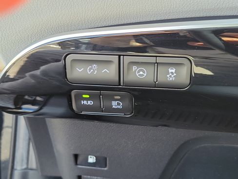 Used 2022 Toyota Prius Limited image 22