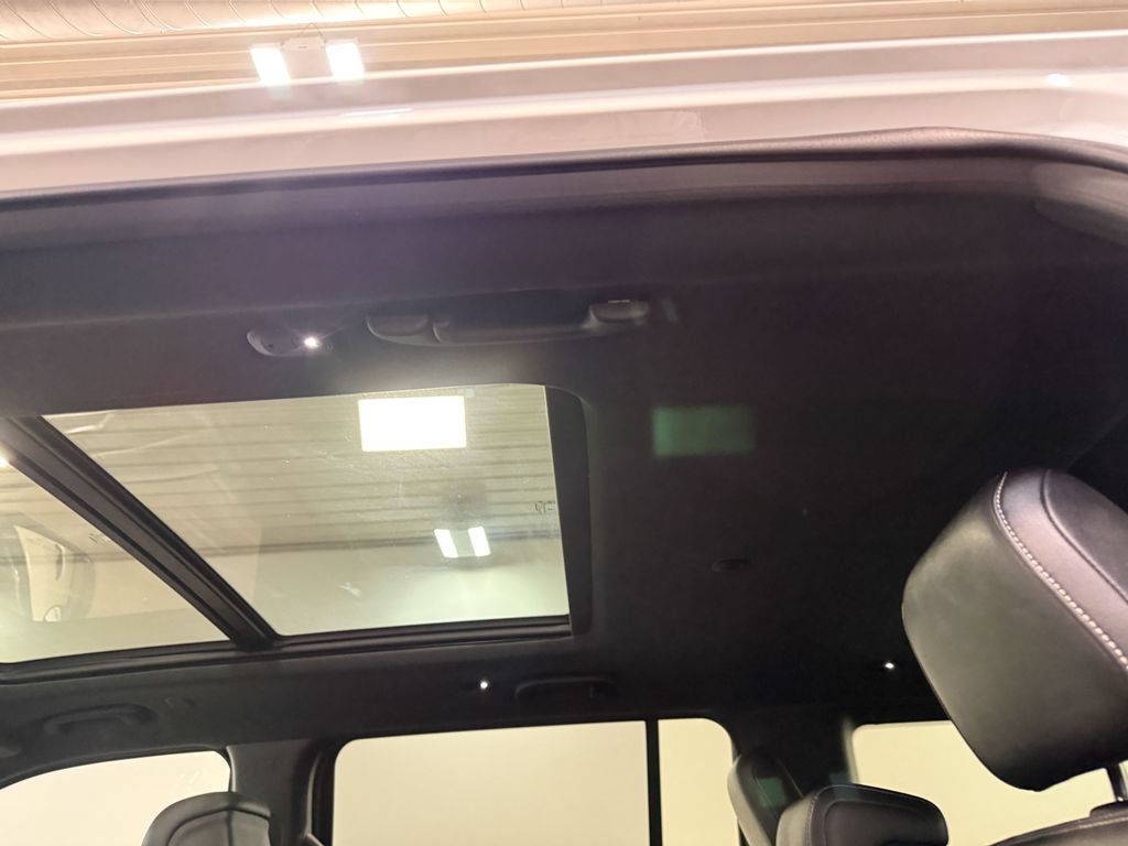 Used 2024 Jeep Wagoneer Series II AWD/4WD image 10
