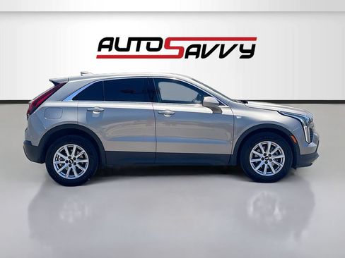 Used 2022 Cadillac XT4 Luxury w/ Cold Weather Package FWD image 8