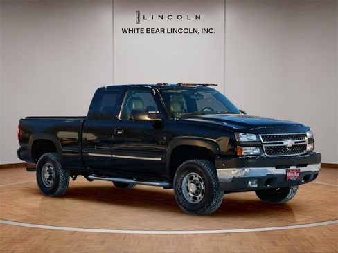 Used 2005 Chevrolet Silverado 2500 LT w/ Snow Plow Prep Package image 3