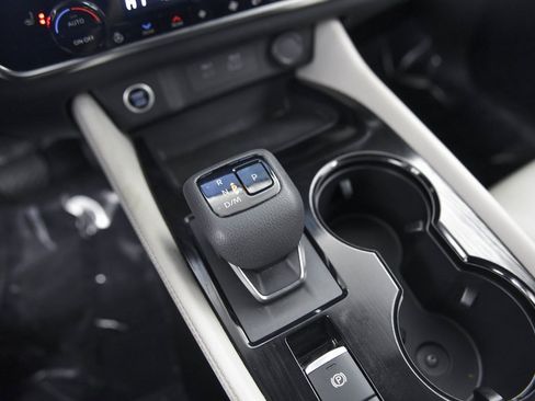 Used 2023 Nissan Rogue SL w/ SL Premium Package image 23