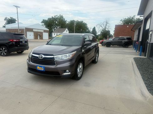 Used 2015 Toyota Highlander Limited AWD/4WD image 3