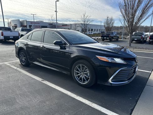 Certified 2022 Toyota Camry XLE image 2
