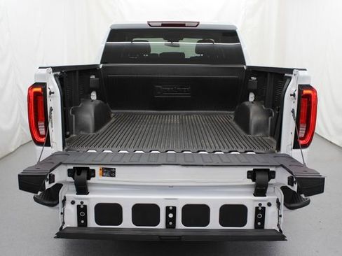 Used 2024 GMC Sierra 1500 SLT AWD/4WD image 9