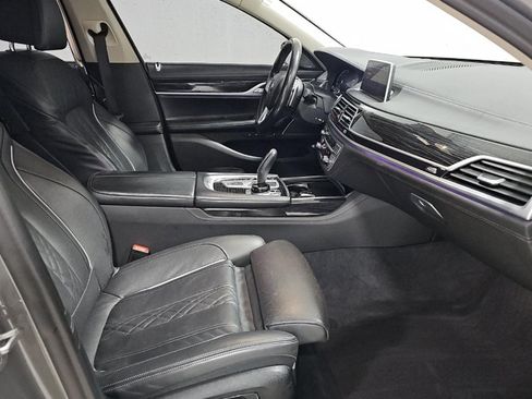 Used 2022 BMW 740i xDrive w/ Premium Package AWD/4WD image 5