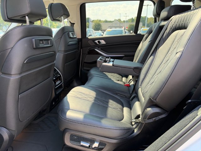 Used 2020 BMW X7 xDrive40i w/ Premium Package AWD/4WD image 14
