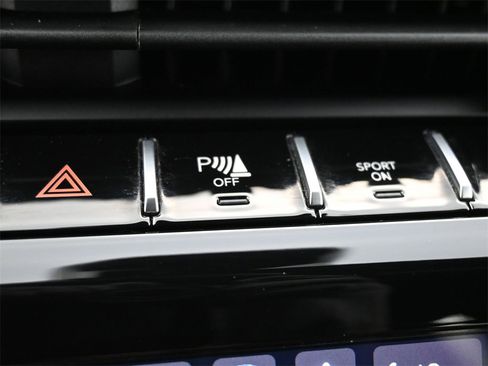 Used 2023 Jeep Grand Cherokee L Laredo image 15