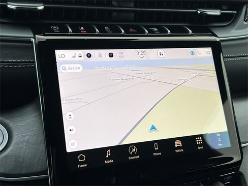 New 2025 Jeep Grand Cherokee Limited w/ Black Appearance Package image 22