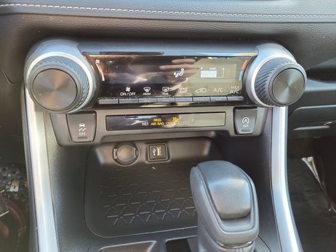 Used 2023 Toyota RAV4 LE image 34