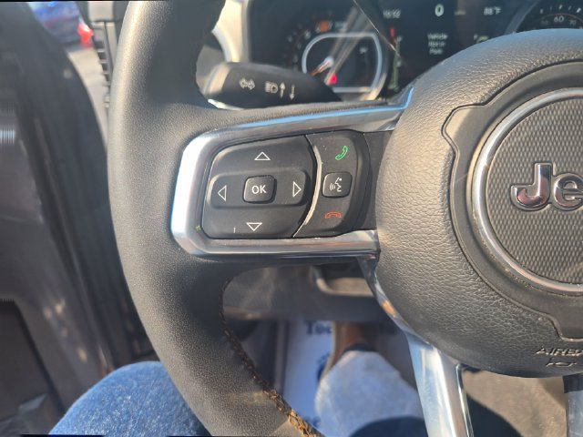 Used 2025 Jeep Wrangler Unlimited Sahara AWD/4WD image 14