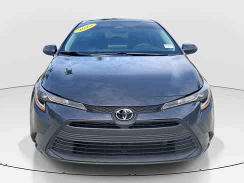 Used 2023 Toyota Corolla LE FWD image 2
