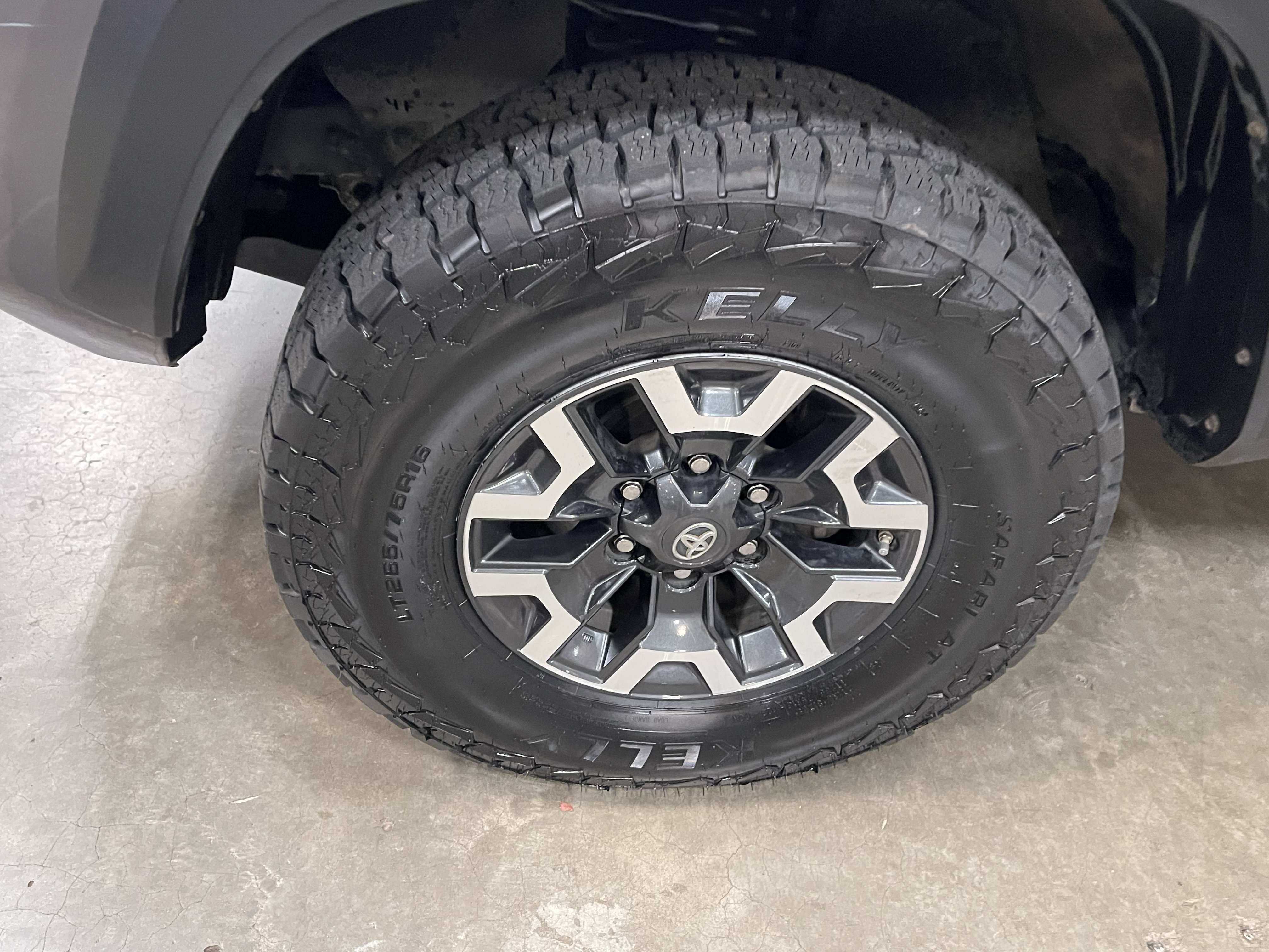 Used 2019 Toyota Tacoma TRD Off-Road AWD/4WD image 9