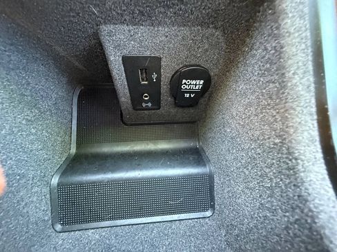 Used 2017 Porsche Cayenne AWD/4WD image 38