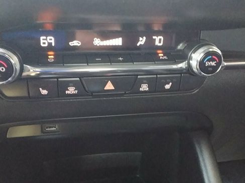 Used 2019 MAZDA MAZDA3 Hatchback w/ Preferred Package FWD image 22
