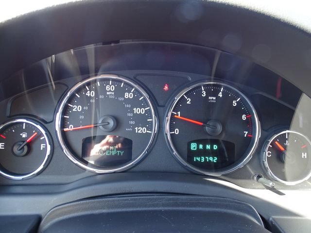 Used 2010 Jeep Liberty Limited w/ Tire & Wheel Group AWD/4WD image 17