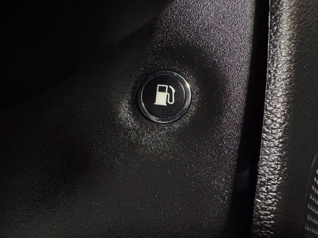 Used 2015 Jeep Cherokee Latitude w/ Cold Weather Group AWD/4WD image 14