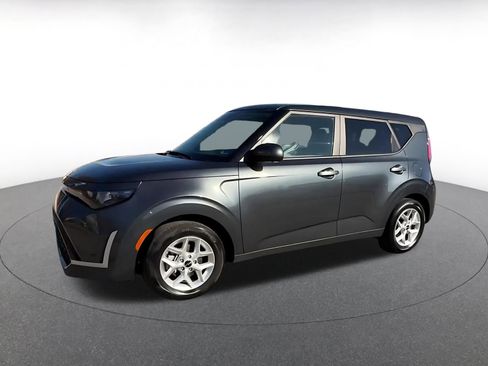 Used 2025 Kia Soul LX w/ LX Technology Package image 8
