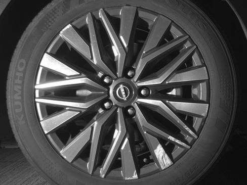 Used 2025 Nissan Altima 2.5 SV FWD image 13