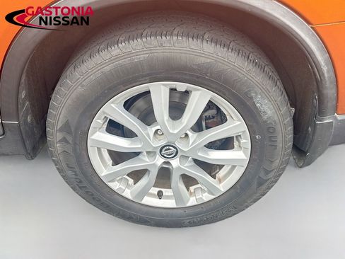Used 2018 Nissan Rogue SV w/ Premium Package image 39