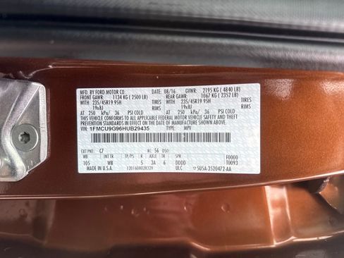 Used 2017 Ford Escape SE w/ Equipment Group 201A image 30