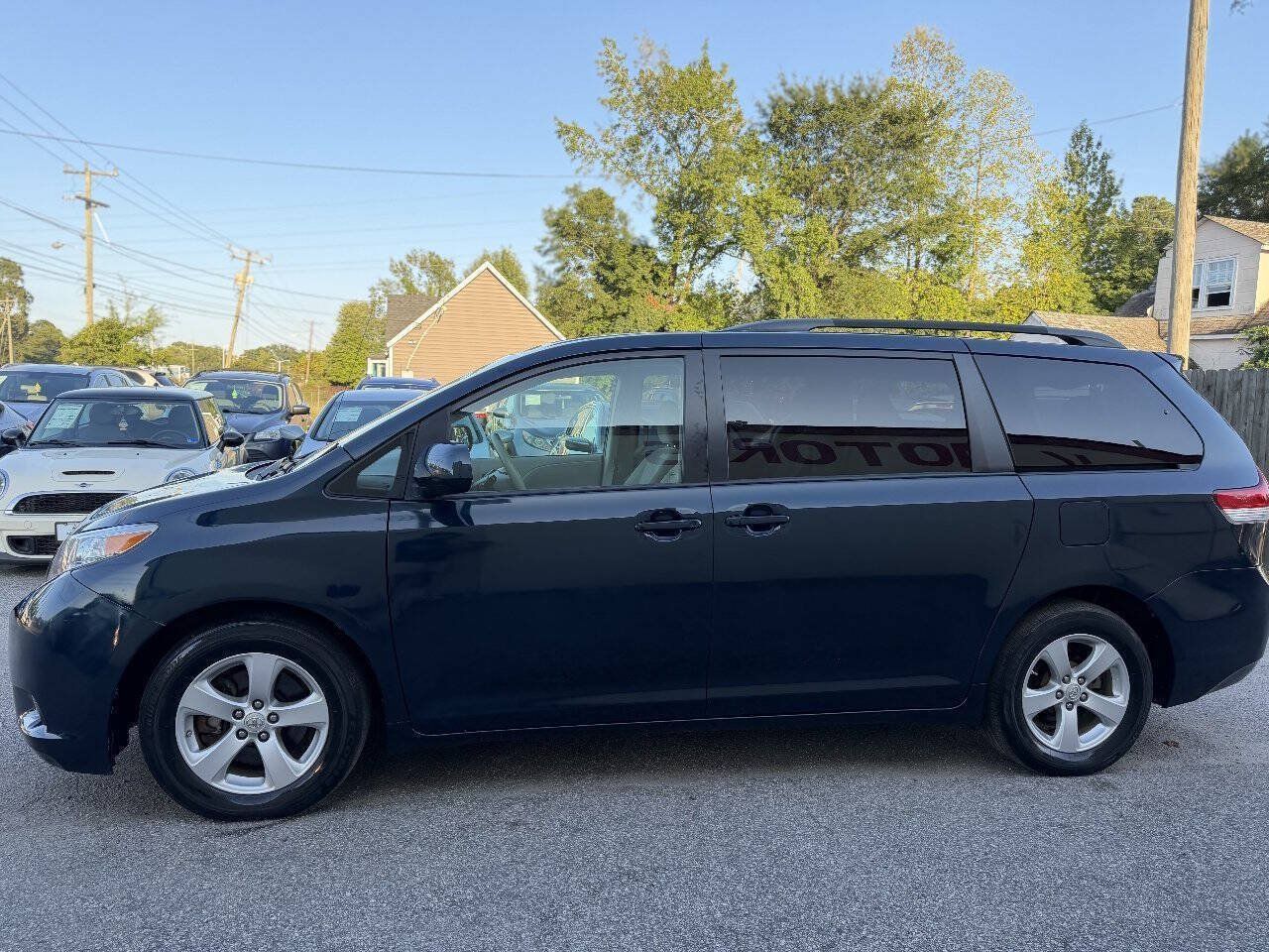 Used 2011 Toyota Sienna LE w/ Towing Pkg FWD image 5