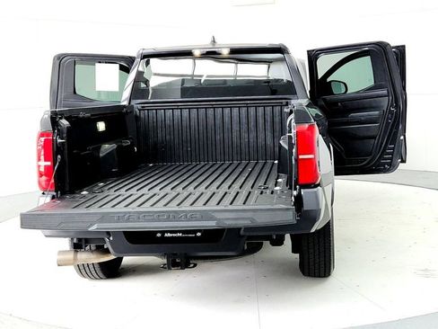 Certified 2025 Toyota Tacoma SR5 AWD/4WD image 11