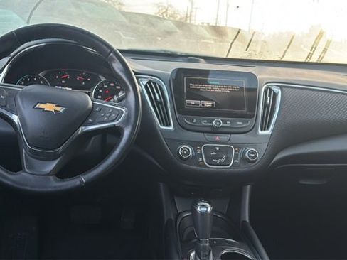 Used 2018 Chevrolet Malibu LT image 11