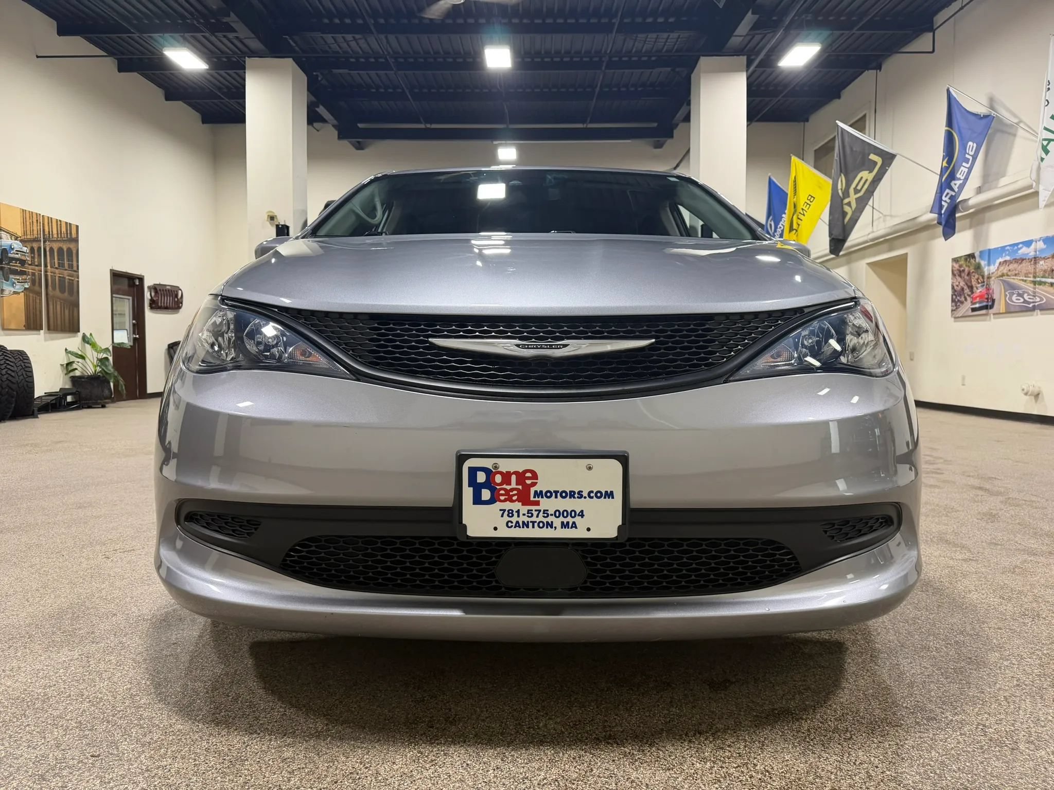 Used 2021 Chrysler Voyager L FWD image 2
