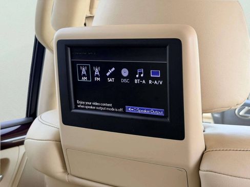 Used 2013 Lexus LX 570 4WD w/ Luxury Pkg image 36