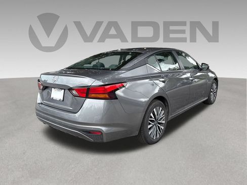 Used 2025 Nissan Altima 2.5 SV FWD image 21