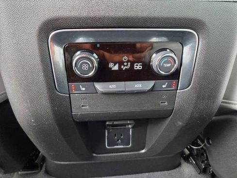 Used 2025 Chevrolet Suburban Premier AWD/4WD image 18