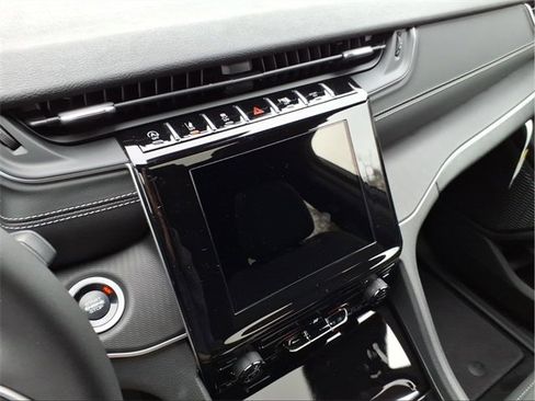 New 2025 Jeep Grand Cherokee L Laredo image 20