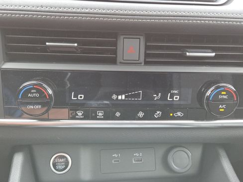 Used 2023 Nissan Rogue SV FWD image 31