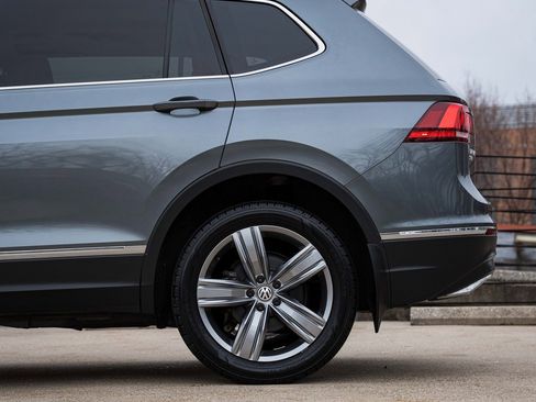 Certified 2021 Volkswagen Tiguan SE image 4