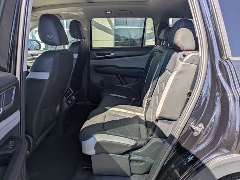 New 2026 Volkswagen Atlas Peak Edition image 14