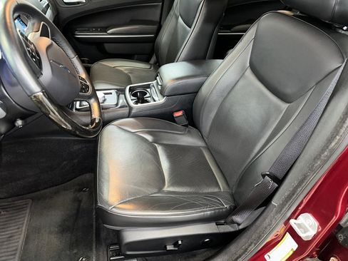 Used 2018 Chrysler 300 Limited image 2