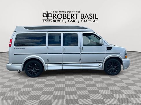 Used 2021 Chevrolet Express 2500 LS w/ Enhanced Convenience Package RWD image 9