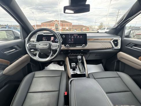 Used 2024 GMC Canyon Denali image 10
