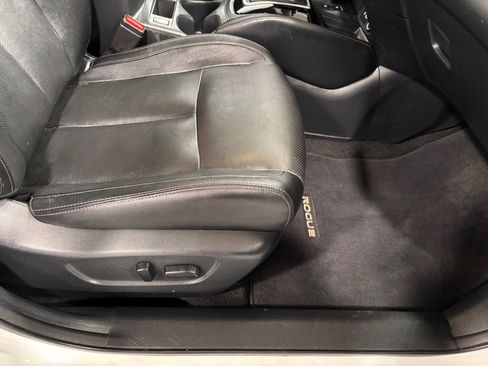 Used 2019 Nissan Rogue SL w/ Premium Package image 18