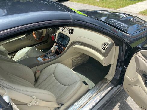 Used 2009 Mercedes-Benz SL 550 w/ Premium I Pkg image 24