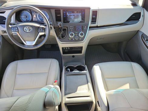 Used 2017 Toyota Sienna XLE FWD image 14