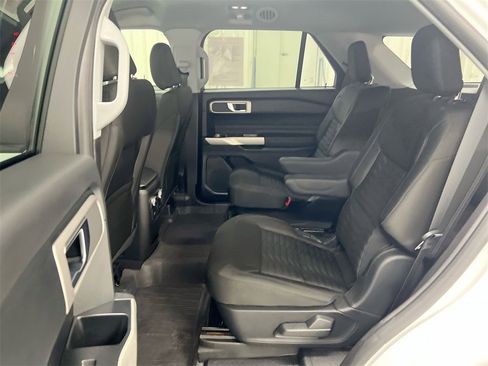 Used 2021 Ford Explorer XLT image 22