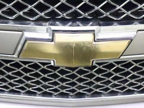 Used 2009 Chevrolet Avalanche LT w/ Luxury Package AWD/4WD image 17