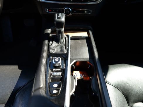 Used 2021 Volvo S90 T6 Momentum image 26