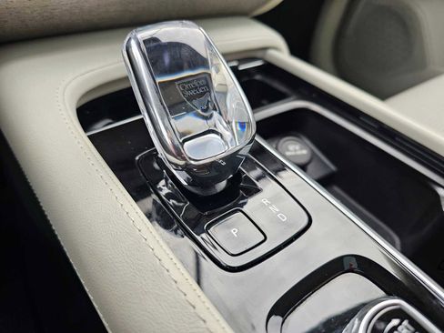 Used 2023 Volvo XC90 T8 Ultimate w/ Lounge Package image 40