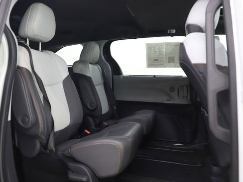 Used 2022 Toyota Sienna XSE image 14