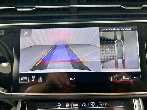 Used 2022 Audi Q8 Prestige w/ Prestige Package image 15