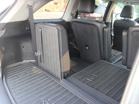 Used 2018 Toyota Highlander Limited AWD 4dr SUV image 12