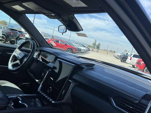 Used 2025 GMC Acadia Elevation image 29